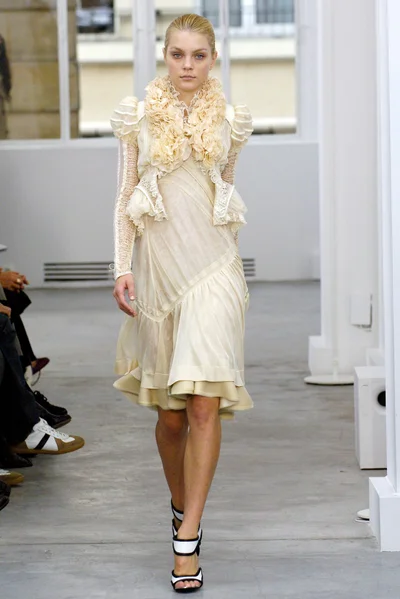 Look 27